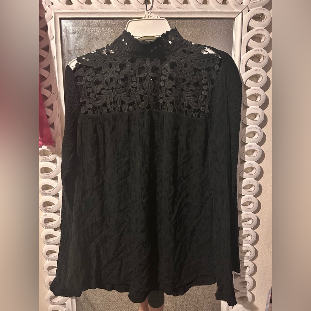 Who What Wear Lace Collared Long Sleeved Blouse w/ Back Buttons